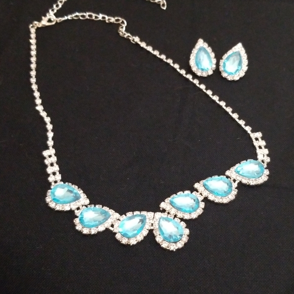 Jewelry - Ladies necklace and earrings